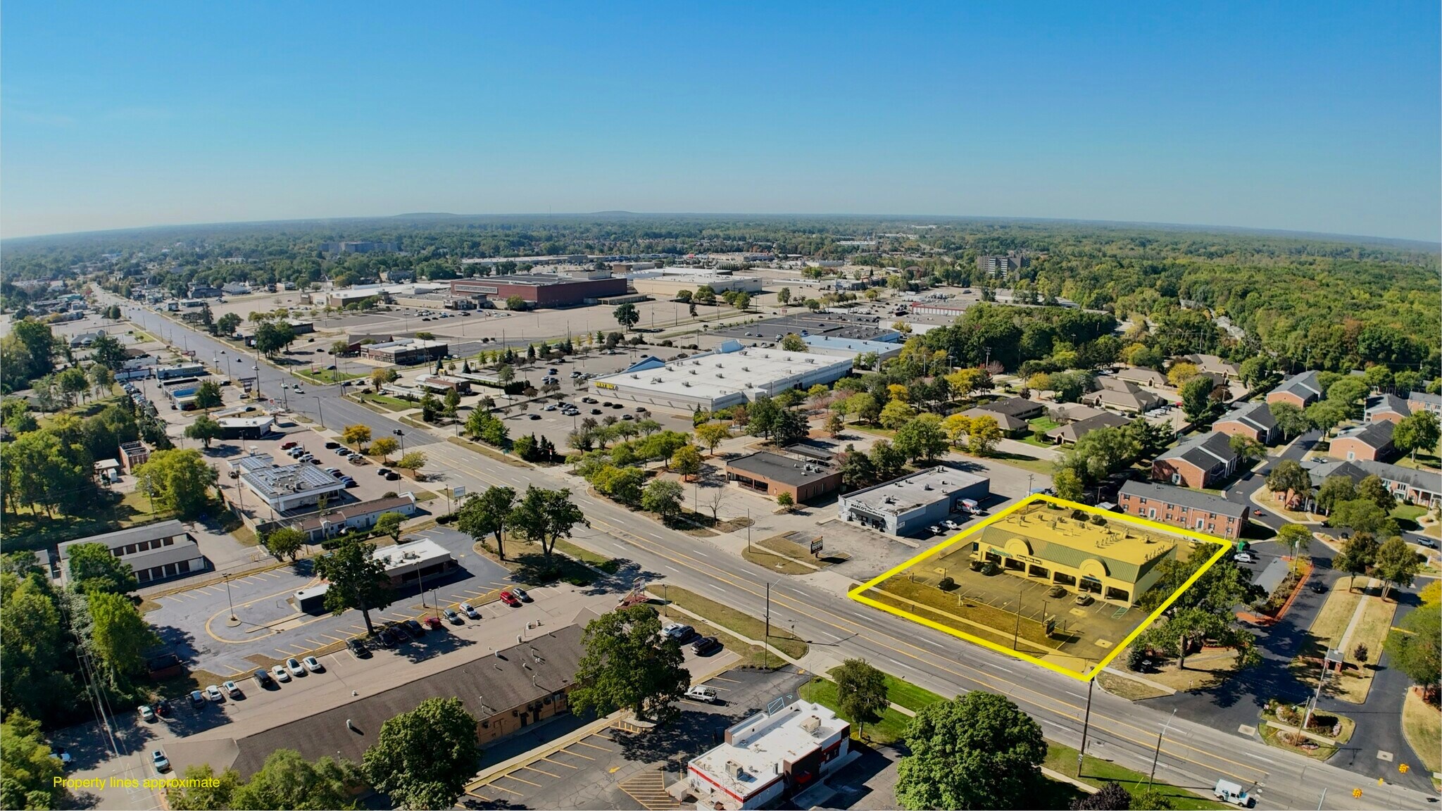 8017-8067 N Wayne Rd, Westland, MI à louer Photo du bâtiment- Image 1 de 8