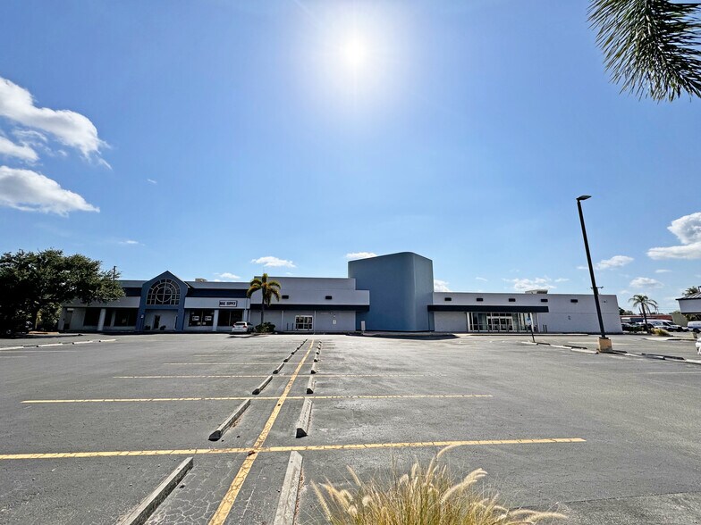 4300-4380 S Cleveland Ave, Fort Myers, FL à louer - Photo du bâtiment - Image 2 de 2
