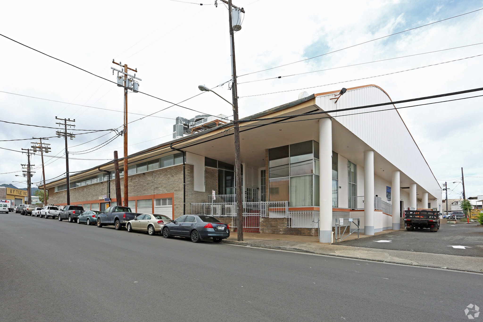 2200 Kamehameha Hwy, Honolulu, HI à louer Photo du bâtiment- Image 1 de 13