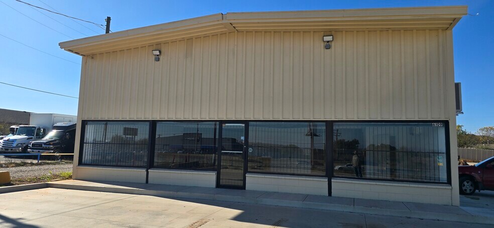 6109 S I 35 Service Rd, Oklahoma City, OK à louer - Photo du bâtiment - Image 2 de 16