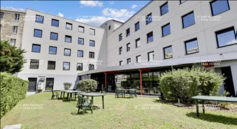 Office in Lyon for lease - Building Photo - Image 2 of 4