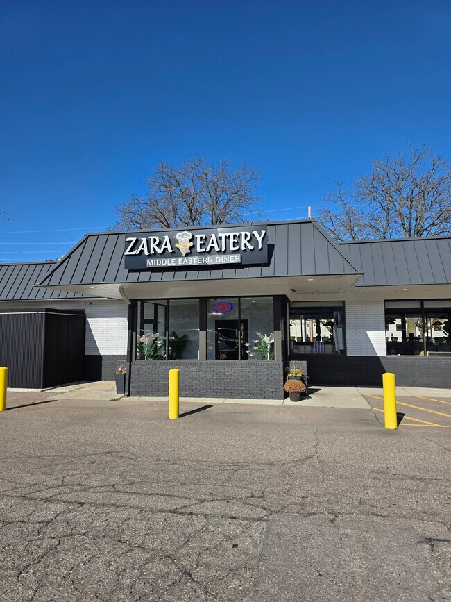 Plus de détails pour 1186 E West Maple Rd, Walled Lake, MI - Commerce de détail à louer