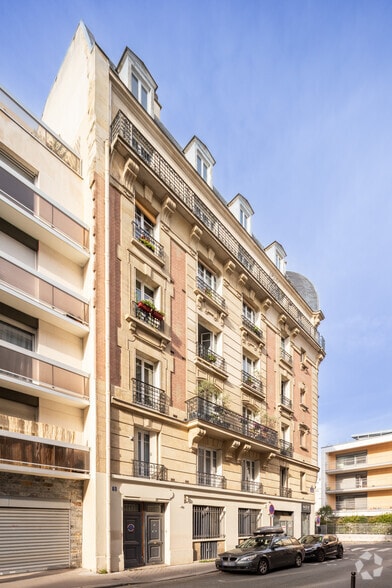 151 Rue Blomet, Paris à louer - Photo du bâtiment - Image 2 de 2