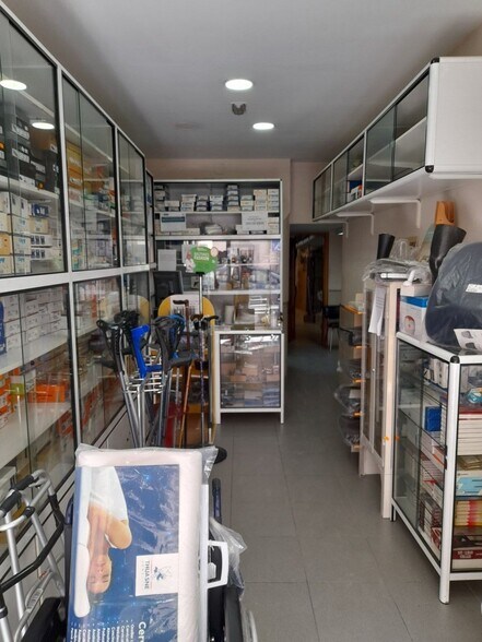 Commerce de détail dans Cáceres, Cáceres à vendre - Photo du bâtiment - Image 2 de 5