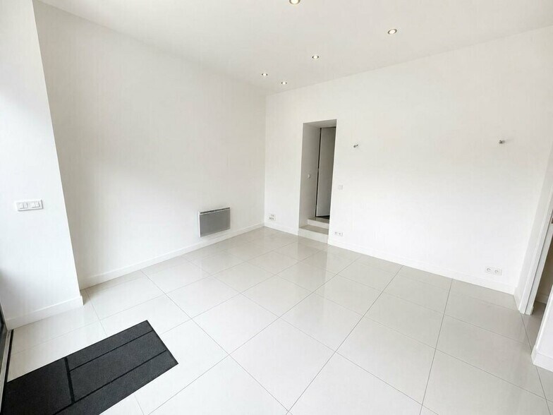 Rue De La Mairie, Châtillon for lease - Interior Photo - Image 1 of 7