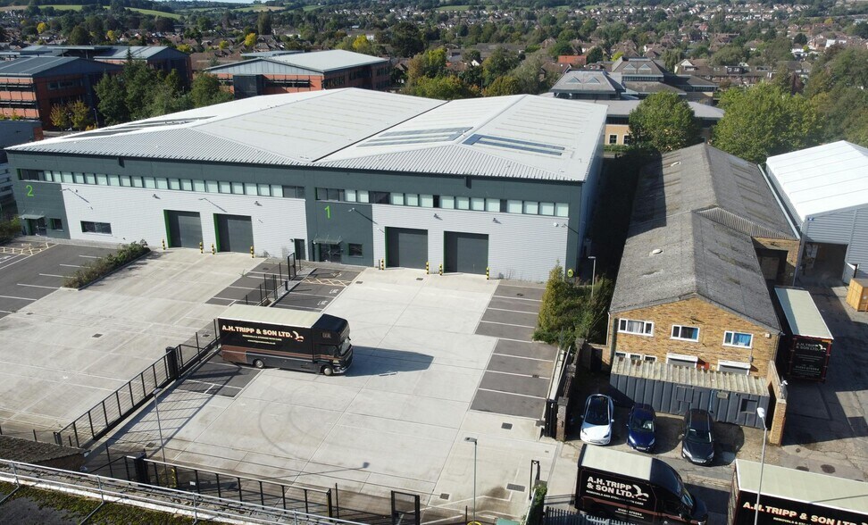 Fieldhouse Ln, Marlow à louer - Photo du bâtiment - Image 2 de 2