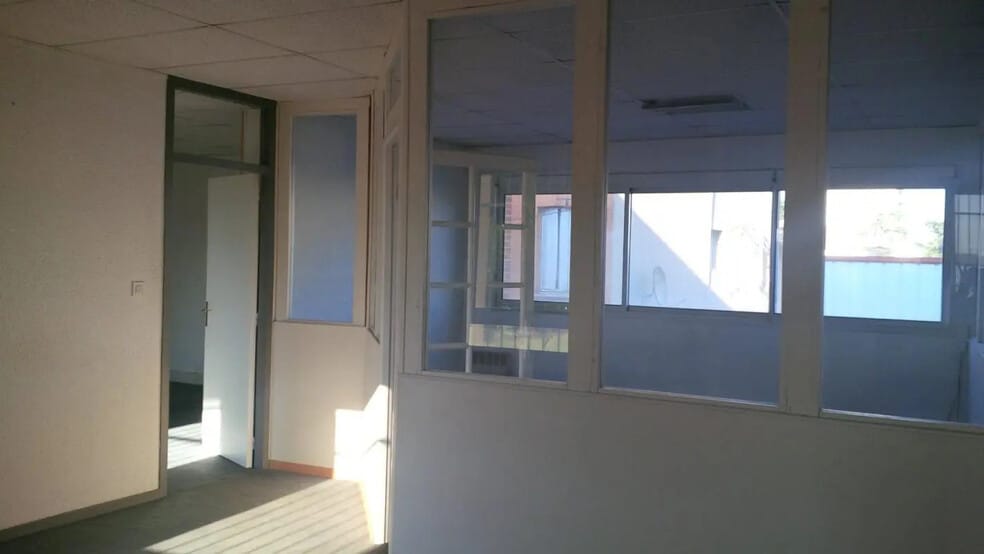 Office in Colomiers for lease - Interior Photo - Image 1 of 4