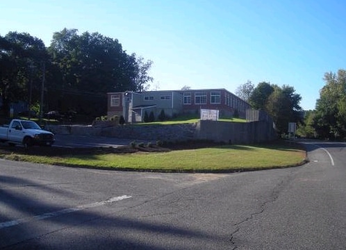 10 Marine St, Thomaston, CT à louer - Photo du bâtiment - Image 3 de 15