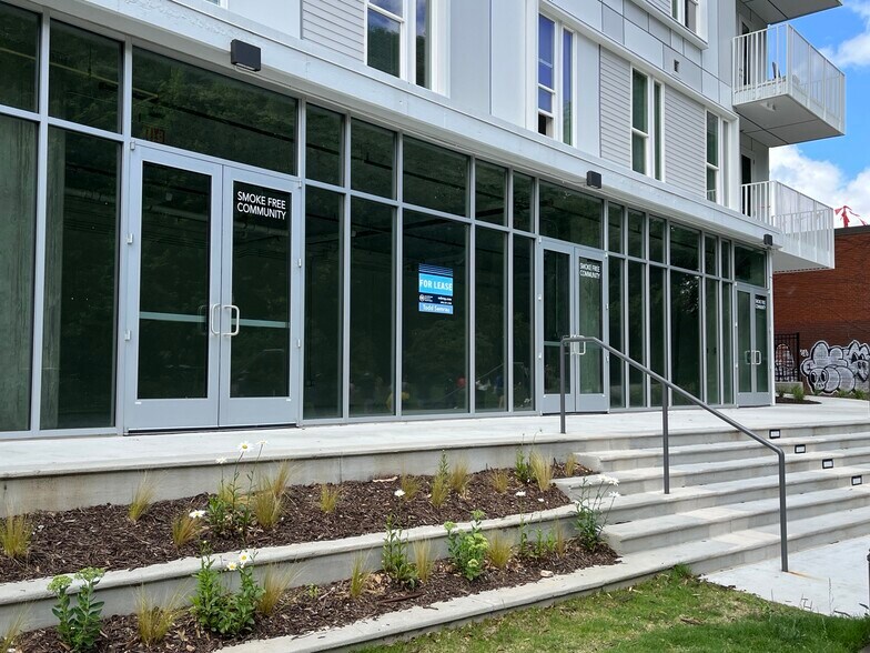 872 Memorial Dr, Atlanta, GA à louer - Photo du bâtiment - Image 3 de 7