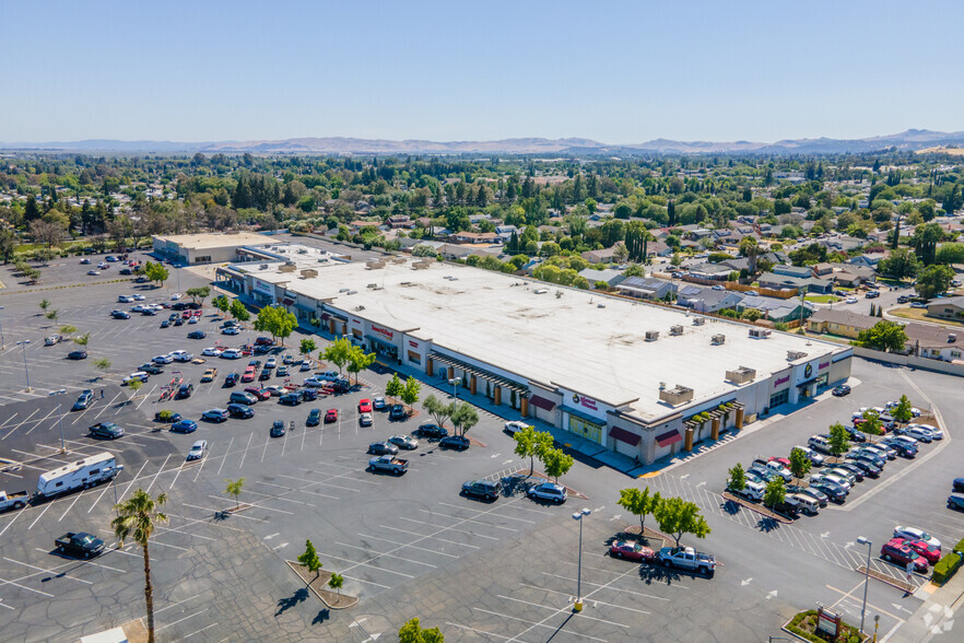 2505-2525 N Texas St, Fairfield, CA for lease - Building Photo - Image 3 of 6