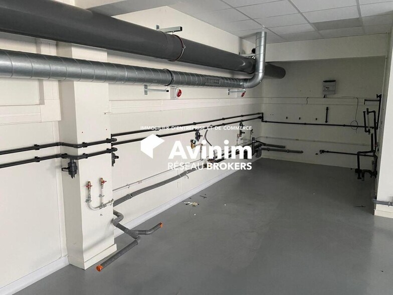 Retail in Grenoble for sale - Building Photo - Image 2 of 18