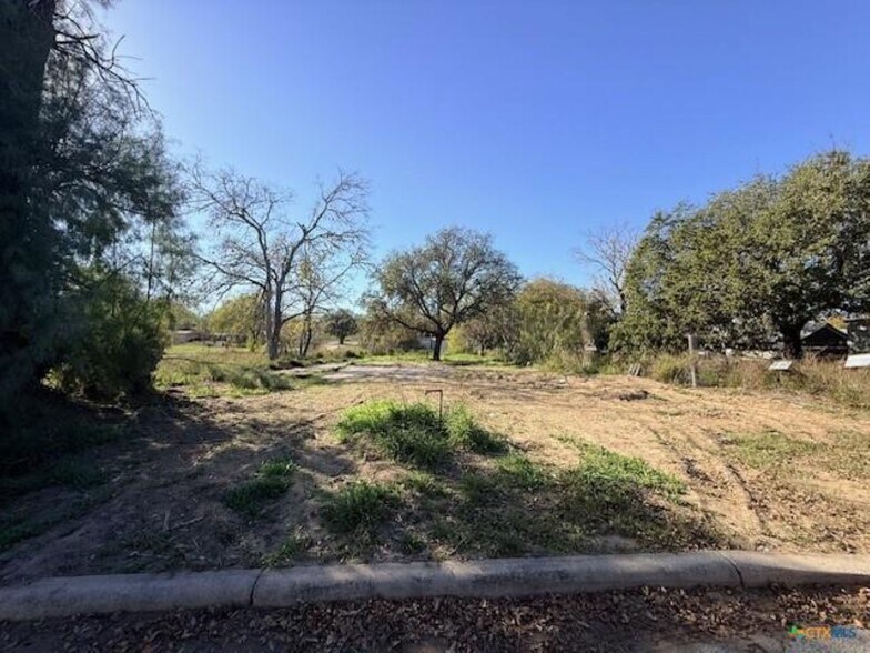 909 Ohio st, Pleasanton, TX à vendre - Photo du bâtiment - Image 3 de 3