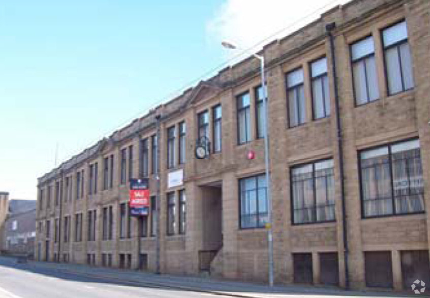 St Thomas Rd, Huddersfield for lease - Primary Photo - Image 1 of 3