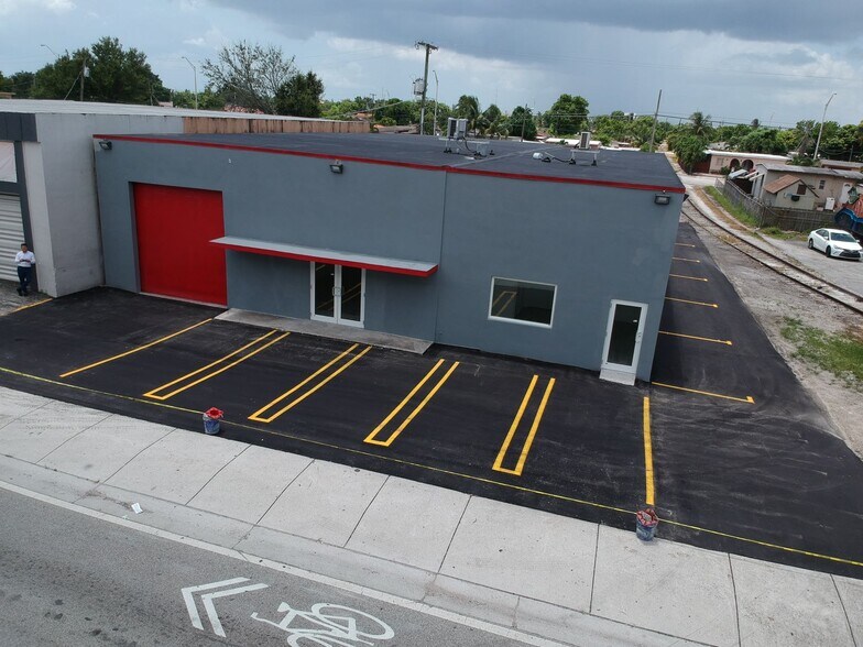 242 W 21st St, Hialeah, FL à louer - Photo du bâtiment - Image 3 de 13