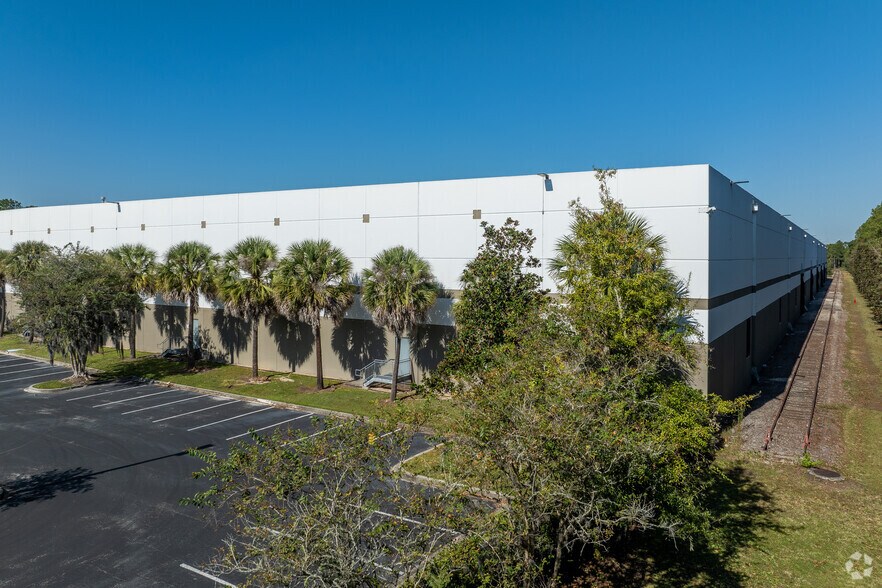 3660 Deerpark Blvd S, Elkton, FL à louer - Photo du bâtiment - Image 2 de 23