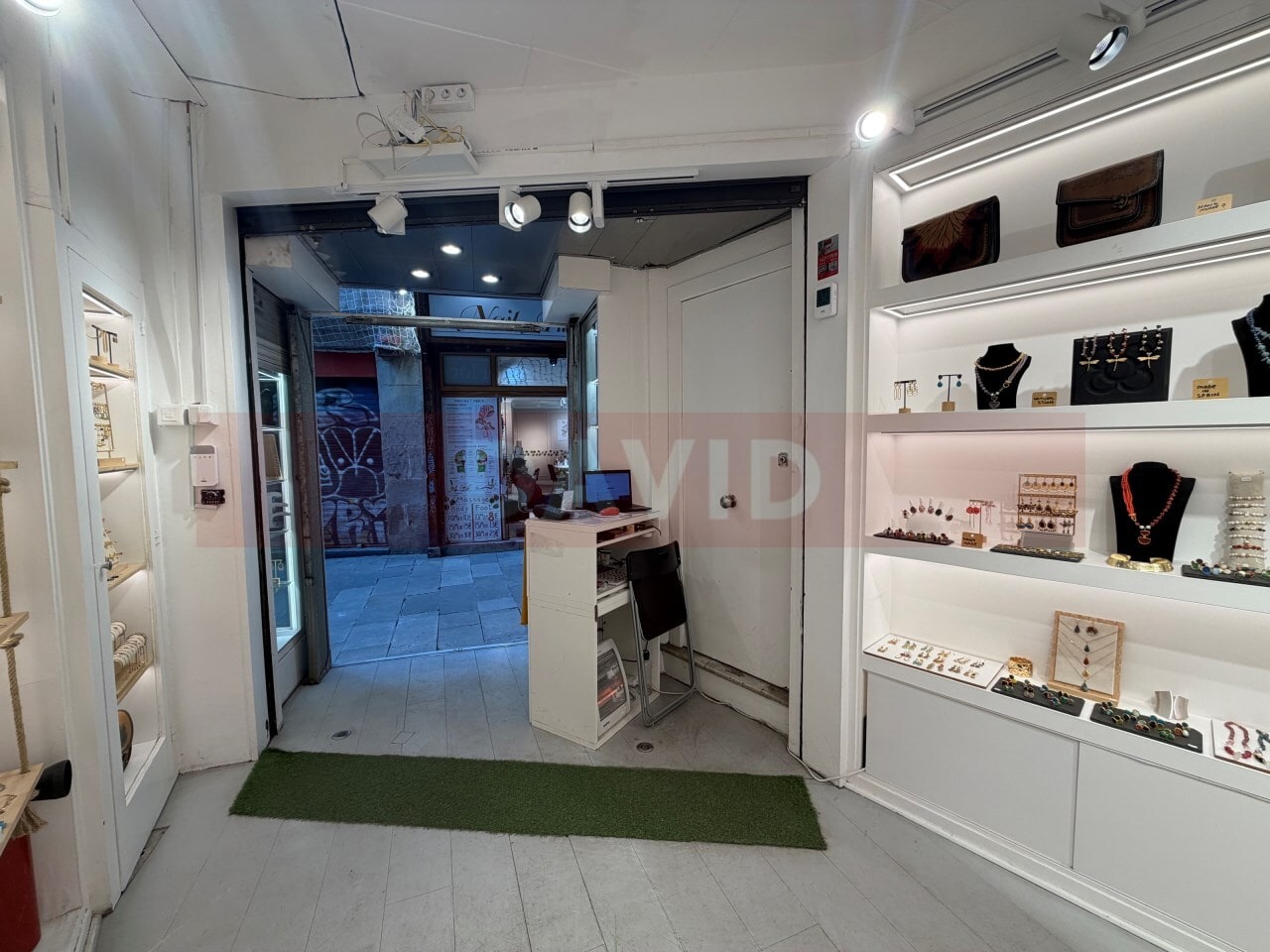 Retail in Barcelona, Barcelona for lease Primary Photo- Image 1 of 3
