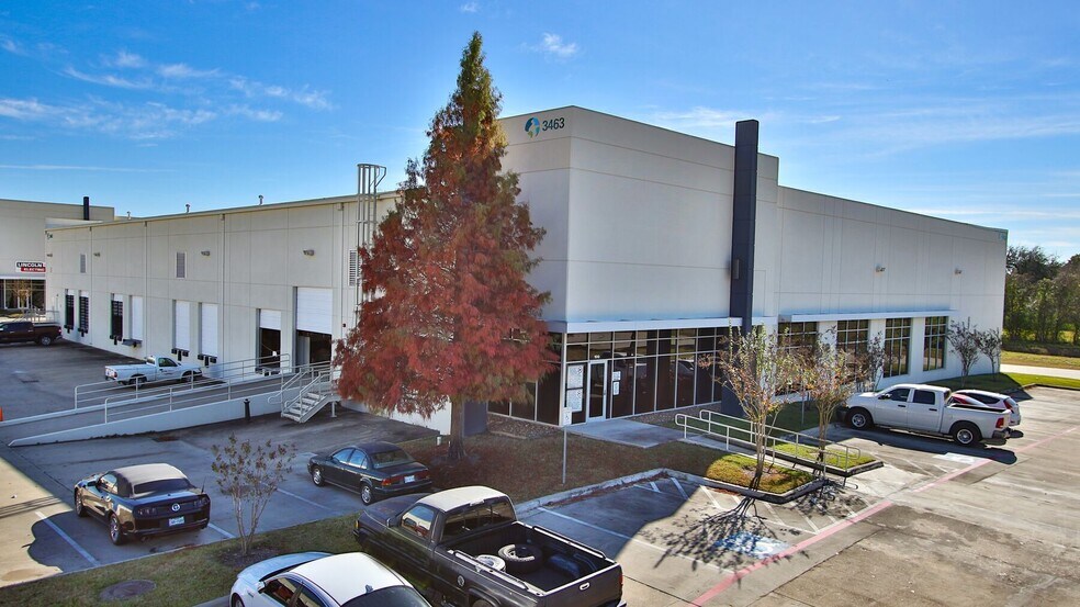 3423 N Sam Houston Pky W, Houston, TX à louer - Photo du bâtiment - Image 1 de 6