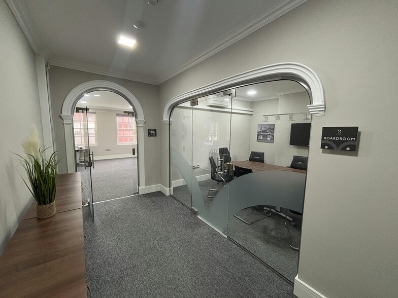 2 Park Sq E, Leeds for lease - Interior Photo - Image 3 of 9