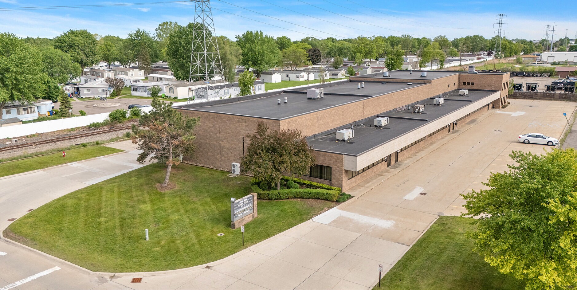 6800-6816 Nineteen 1/2 Mile Rd, Sterling Heights, MI à louer Photo principale- Image 1 de 5