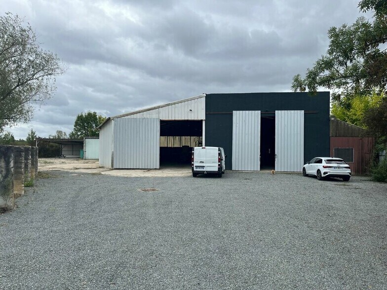 Flex in Sainte-Eulalie for sale - Building Photo - Image 1 of 9