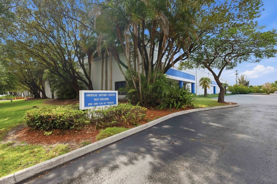 8850-8880 NW 18th Ter, Miami, FL for lease - Building Photo - Image 3 of 6