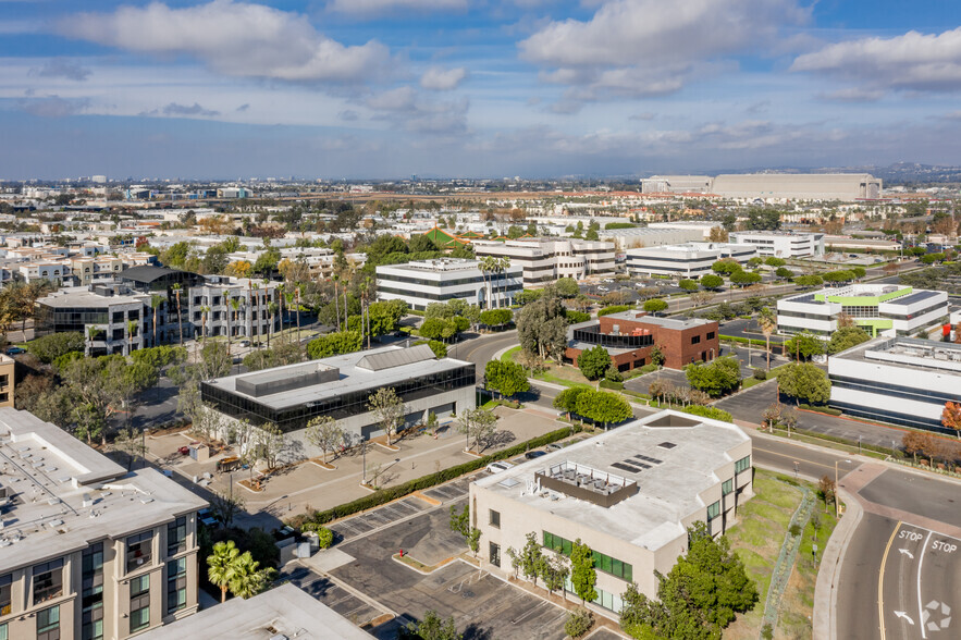 2 Corporate Park, Irvine, CA à louer - A rien - Image 2 de 5