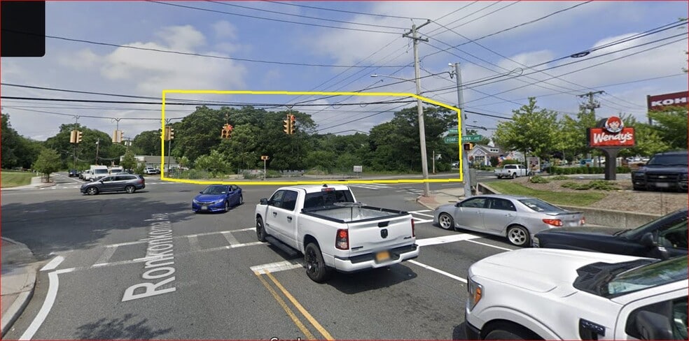 105 Portion Rd, Ronkonkoma, NY à vendre - Photo du bâtiment - Image 3 de 5