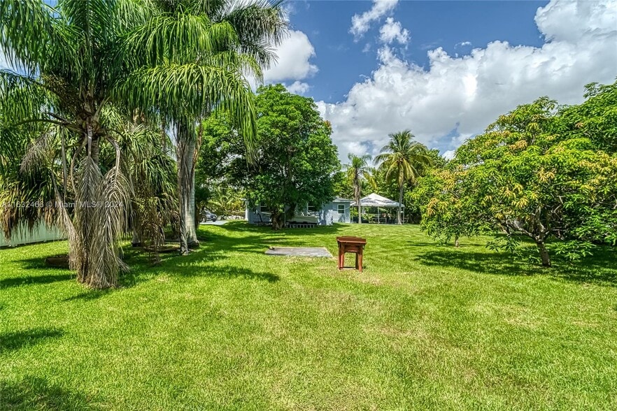 216 SW 6th St, Hallandale Beach, FL for sale - Building Photo - Image 2 of 6