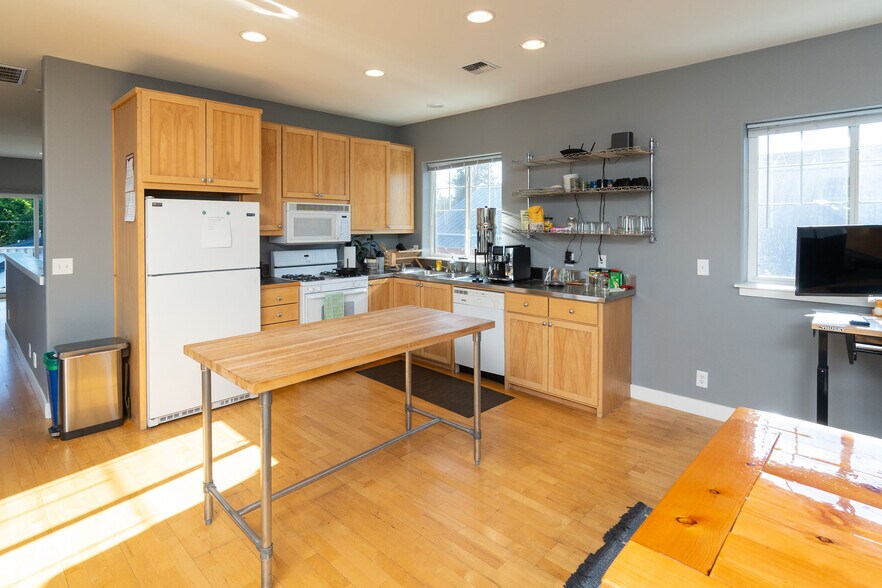 626 NW Arizona Ave, Bend, OR à louer - Photo du bâtiment - Image 3 de 13