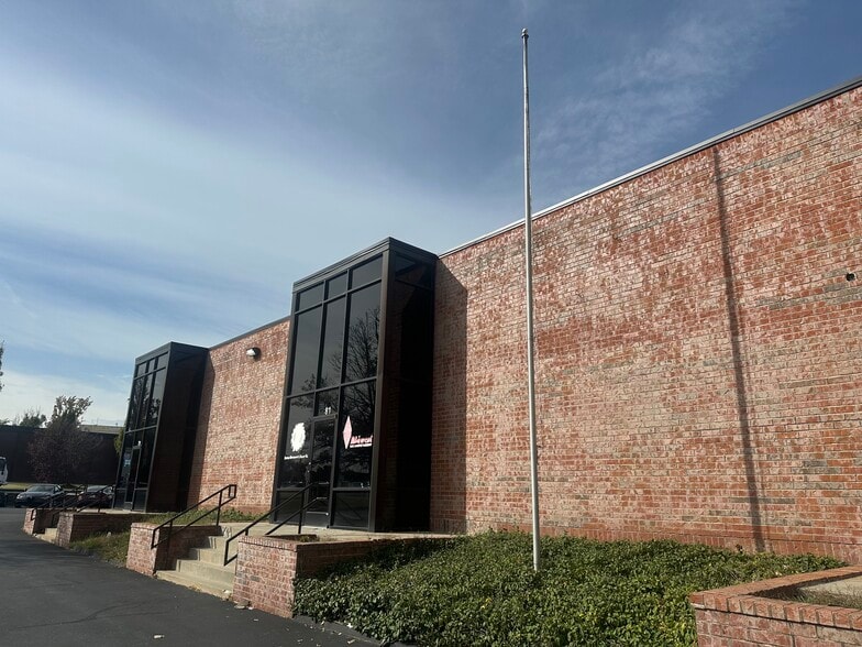 79-85 Weldon Pky, Maryland Heights, MO for lease - Building Photo - Image 1 of 8