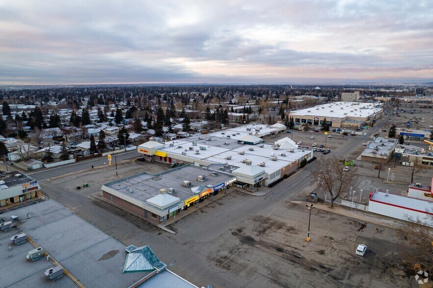 9330 Macleod Trl, Calgary, AB à louer - Aérien - Image 2 de 7