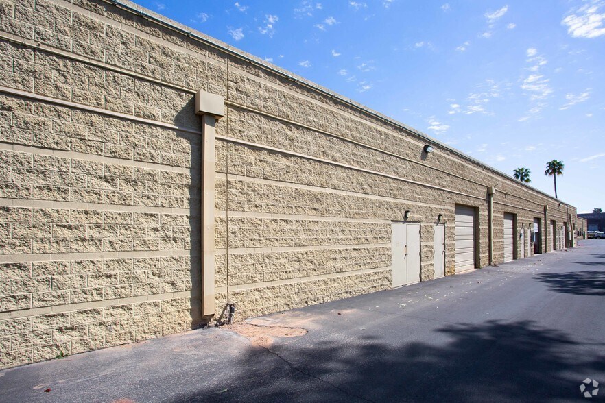 1415 E University Dr, Tempe, AZ à louer - Photo du bâtiment - Image 3 de 4