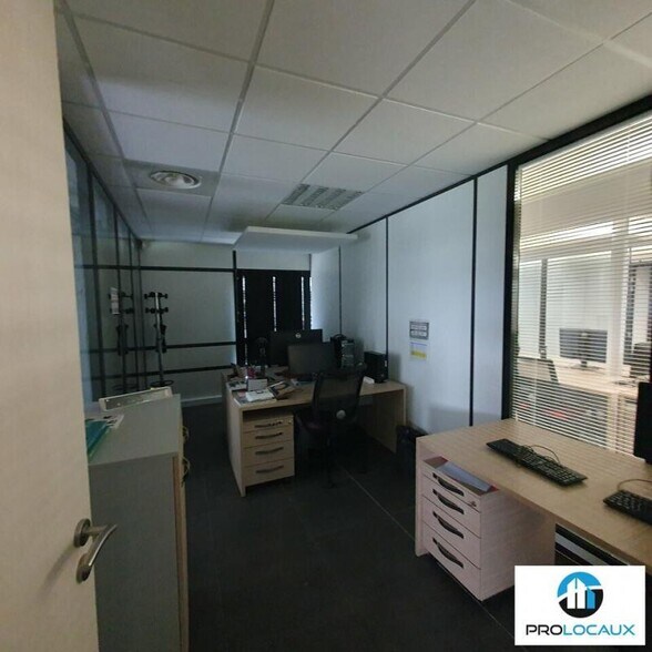 Industrial in Voiron for lease - Interior Photo - Image 3 of 12