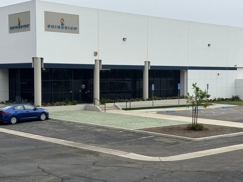 5576 Ontario Mills Pky, Ontario, CA for lease - Building Photo - Image 1 of 5