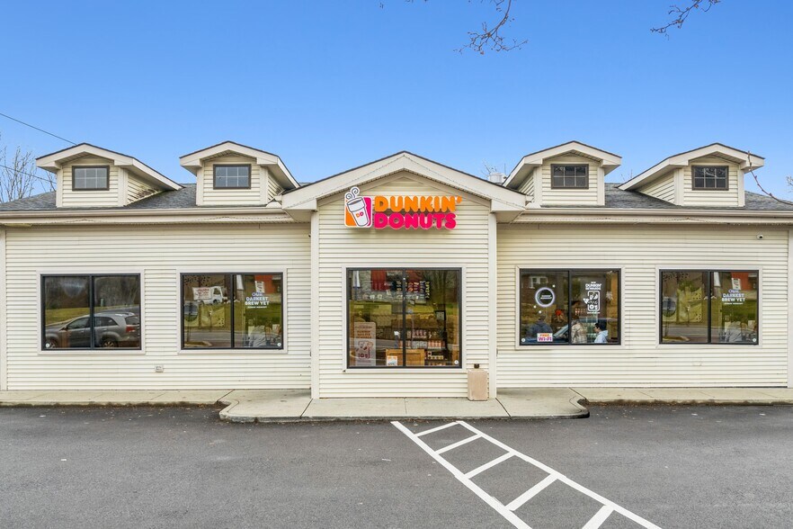 411 Violet Ave, Poughkeepsie, NY à vendre - Photo principale - Image 1 de 10