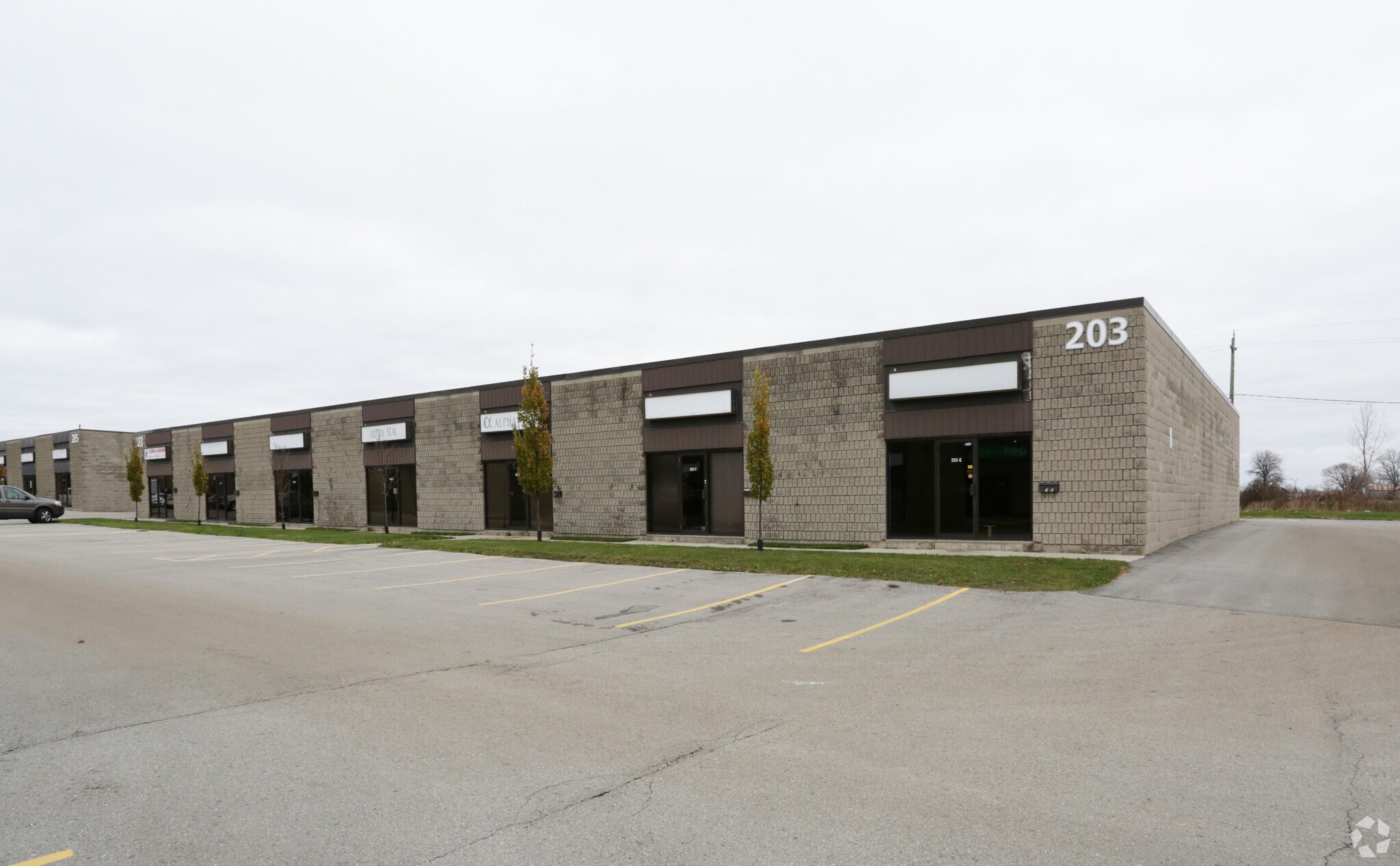 203 Exeter Rd, London, ON à vendre Photo principale- Image 1 de 1