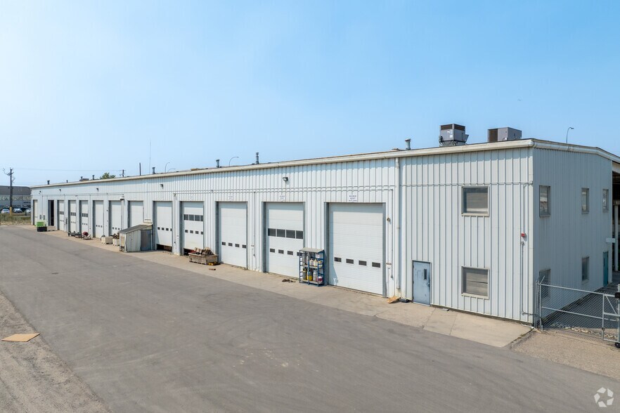 4625 90th Ave SE, Calgary, AB à vendre - Photo du bâtiment - Image 2 de 11
