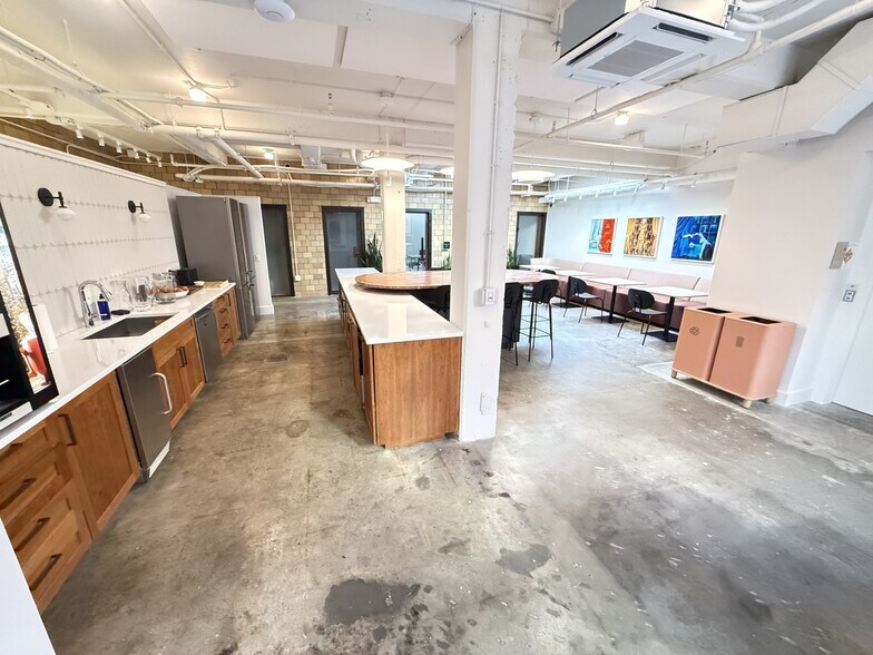 220 W 18th St, Kansas City, MO à louer - Photo du bâtiment - Image 3 de 20