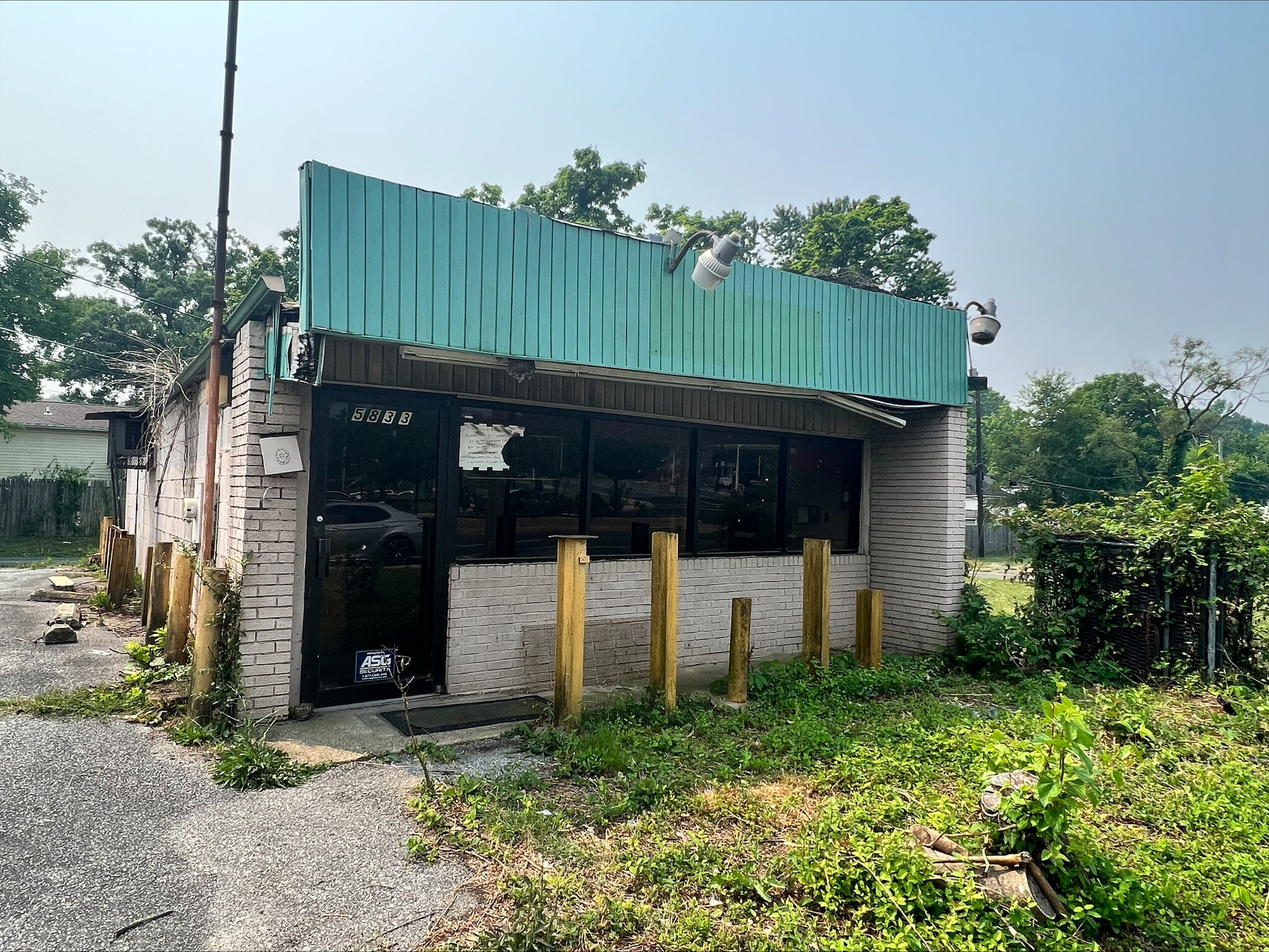 5825-5837 Martin Luther King Jr Hwy portfolio of 5 properties for sale on LoopNet.ca Primary Photo- Image 1 of 12