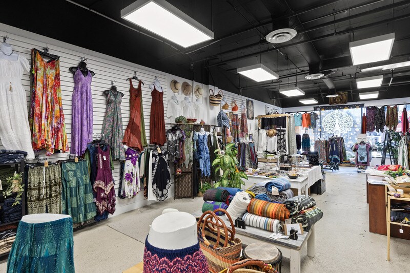 565 Bernard Av, Kelowna, BC for lease - Interior Photo - Image 3 of 7