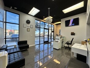 7060-7080 S Jones Blvd, Las Vegas, NV à louer Photo intérieure- Image 1 de 11