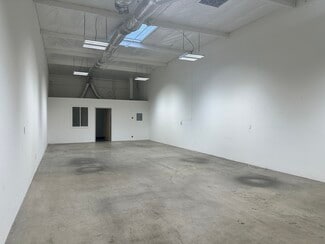 Plus de détails pour 14723-14825 Oxnard St, Van Nuys, CA - Industriel à louer
