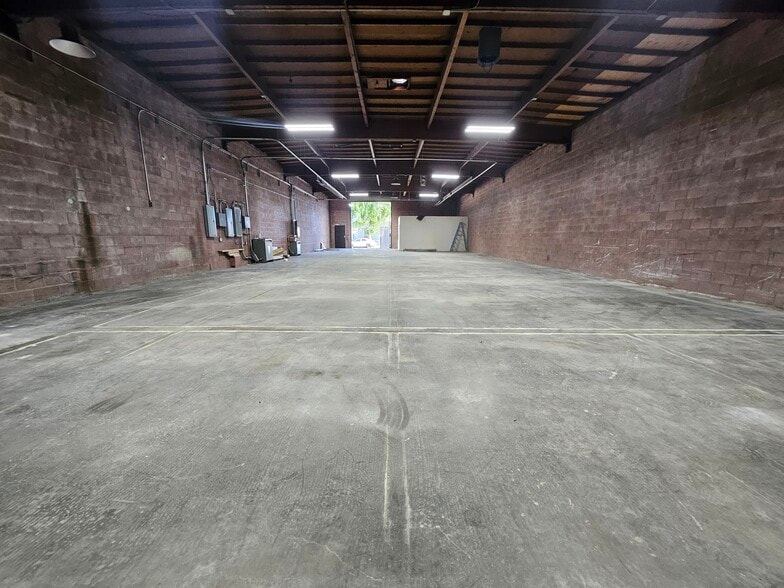 2819 Southwest Dr, Los Angeles, CA à vendre - Photo du bâtiment - Image 3 de 13