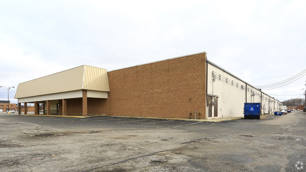 13365 Smith Rd, Middleburg Heights, OH for lease - Building Photo - Image 3 of 5