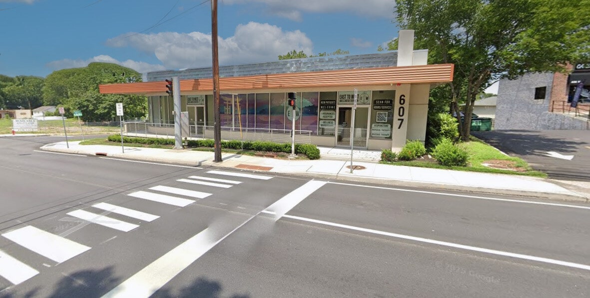 607 W Jericho Tpke, Huntington, NY for lease Primary Photo- Image 1 of 2