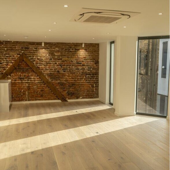 9-9A Masons Yard, London for lease - Interior Photo - Image 2 of 4