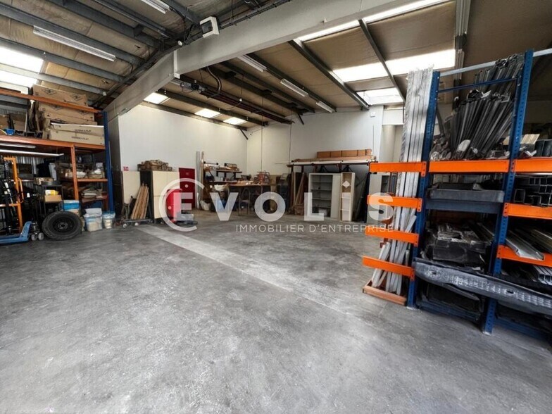 Flex in Villiers Sur Orge for sale - Building Photo - Image 3 of 15