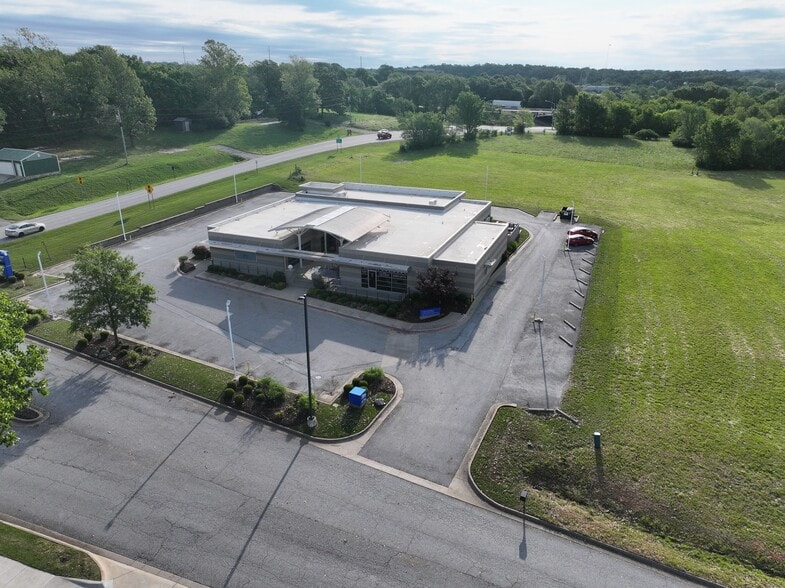 5201 Willow Creek Dr, Springdale, AR for sale - Building Photo - Image 3 of 17