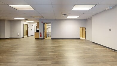 600 S Nicolet Rd, Appleton, WI for lease Interior Photo- Image 2 of 7