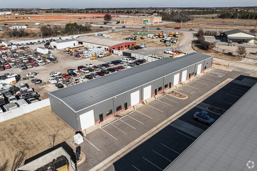 4210 Classen Cir, Norman, OK à louer - Aérien - Image 3 de 6